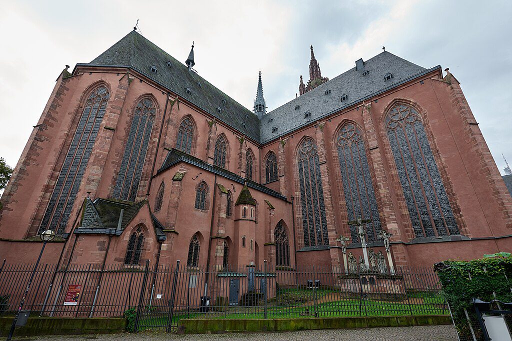Top 8 Places to Visit in Frankfurt / Frankfurt Cathedral