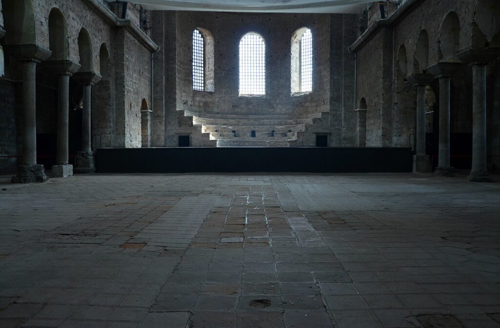 A Maze to amaze : Hagia Irene A Maze to amaze : Hagia Irene