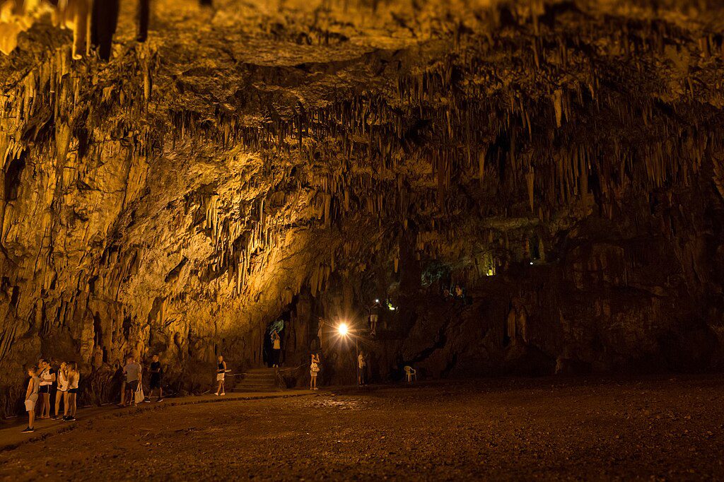 Top 10 Places To Visit in Cephalonia / Drogarati Cave